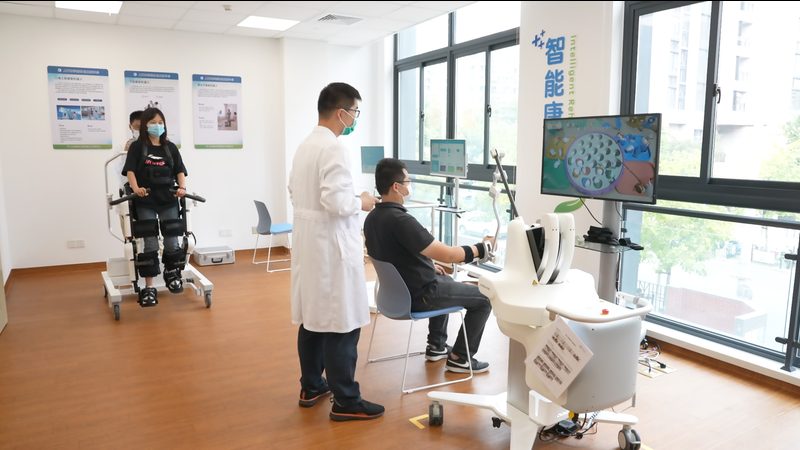 北京养老护理员上门服务的价格由以下几个因素构成：